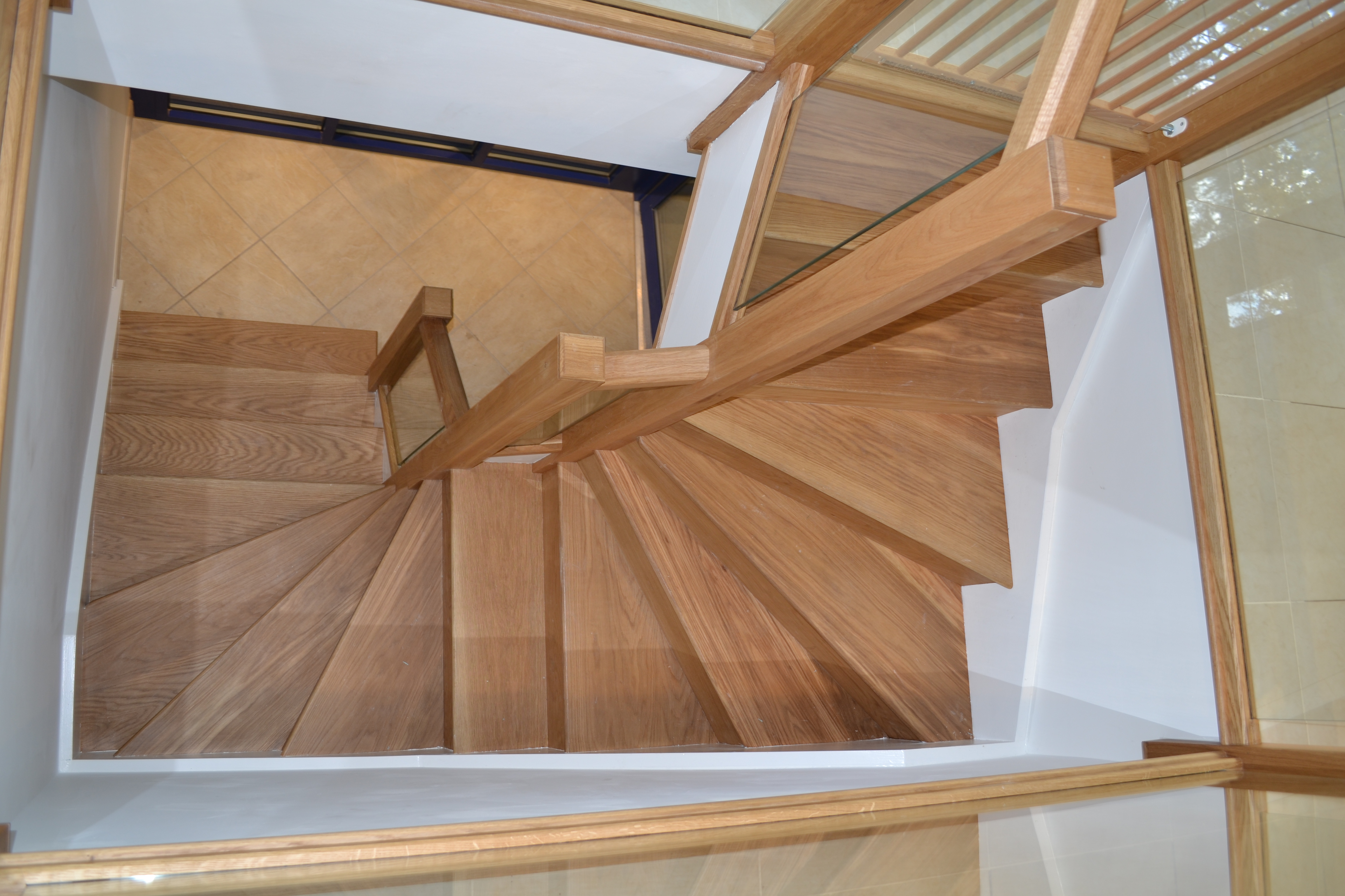 Solid oak tread and rise winder staircase