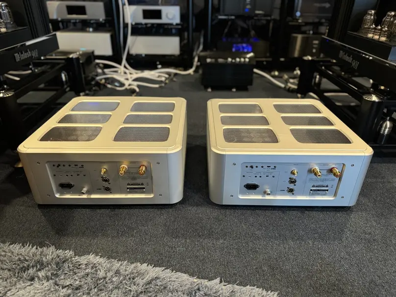 Thumbnail: Esoteric M1x Monoblocks