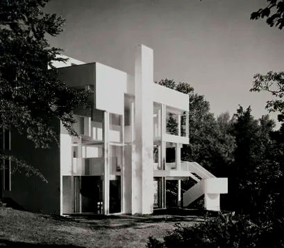 smith-house-interesting-architecturally-39448941_edited.jpg