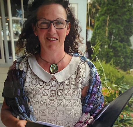 Jeanette Mabin Celebrant officiating at a wedding