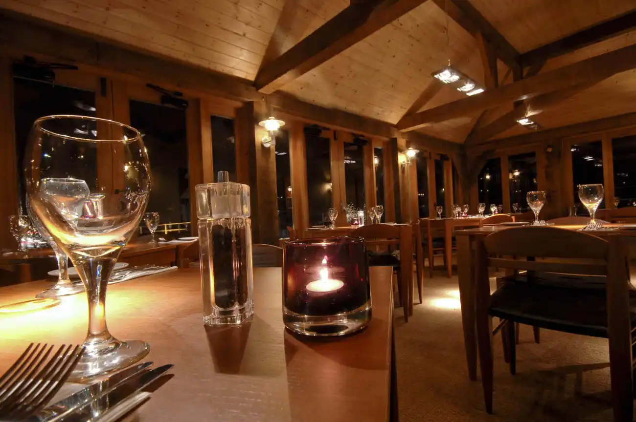 Gastropub near Heathrow.
An oak framed dining room extension and new entrance.   