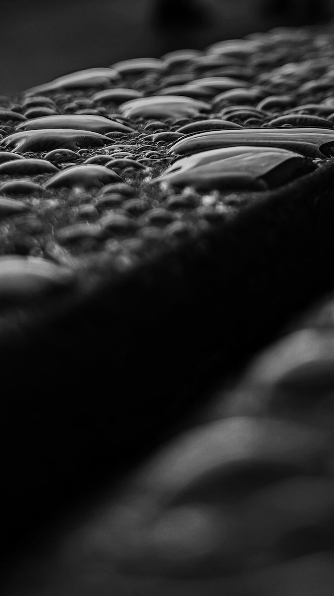 يمكن استنشاق غاز الهيدروجين الجزيئي أو شربه مضافًا إلى الماء للاستفادة من خصائصه العلاجية