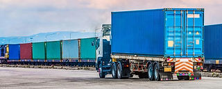 voiture sur un camion de récupération
