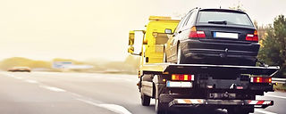 voiture sur un camion de récupération