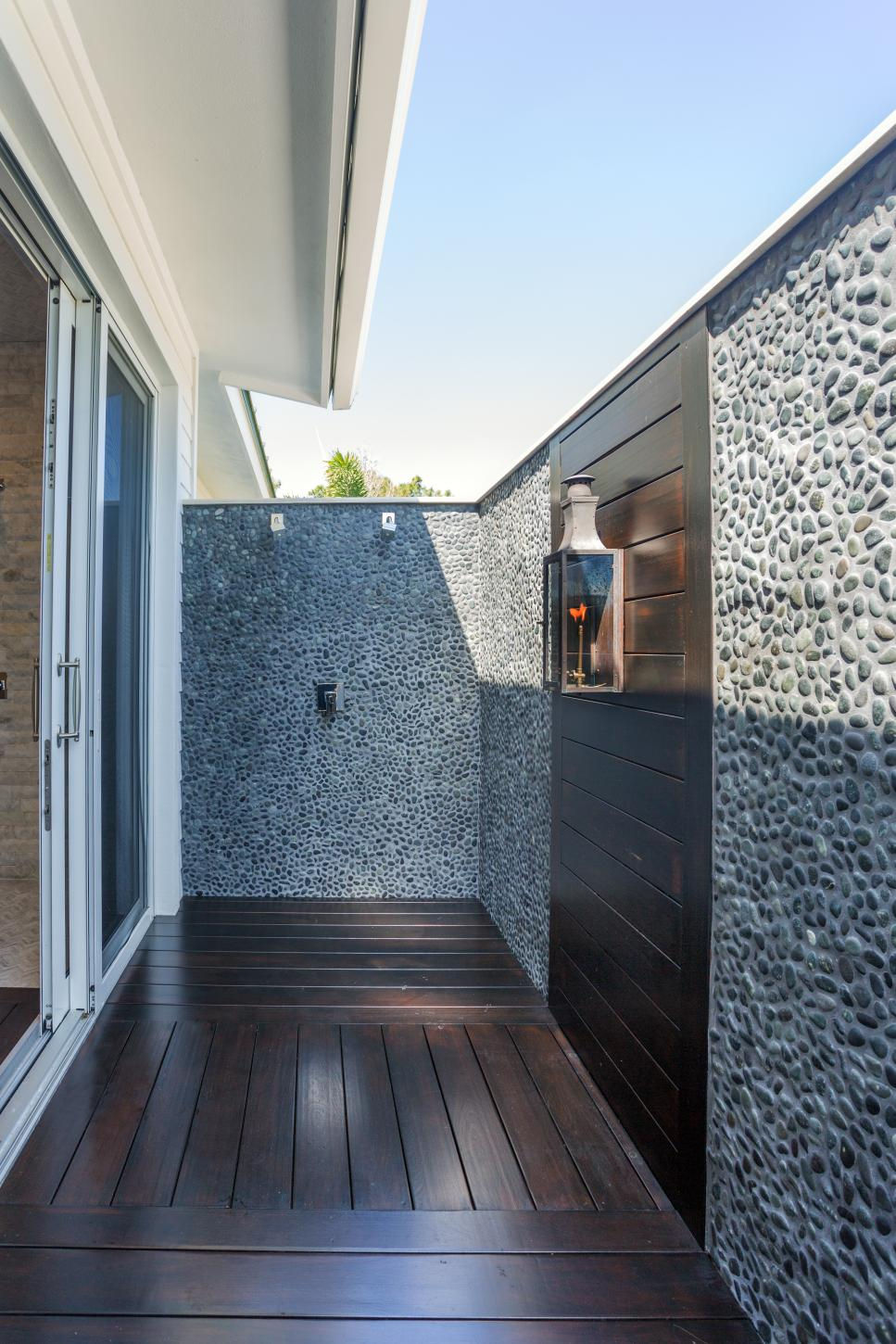 TT 102 outdoor shower