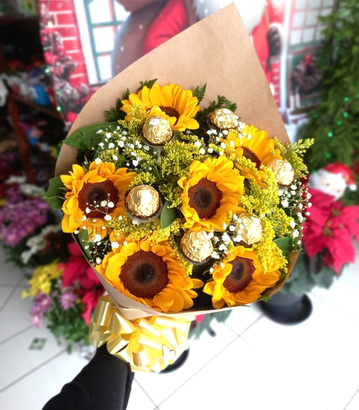 BUQUÊ COM 6 GIRASSÓIS E 6 BOMBONS DE FERRERO ROCHER