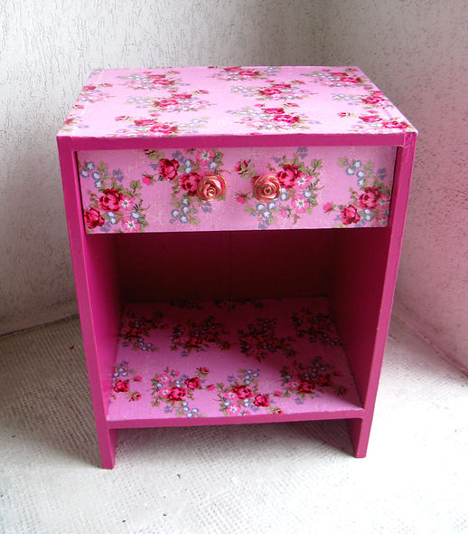 table de nuit roses.jpg