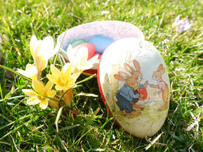 Fülleier für nachhaltige Ostern ohne Müll - diese Pappeier kann man mit Süßigkeiten befüllen. Sie haben schöne Ostermotive - www.zerowastefamilie.de