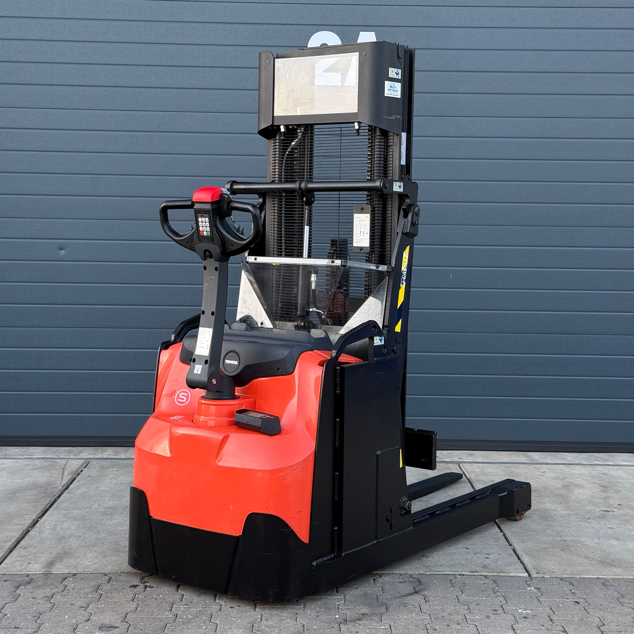 BT Toyota SWE120XR Stapelaar met uitschuifmast (reach) 4,15M HH