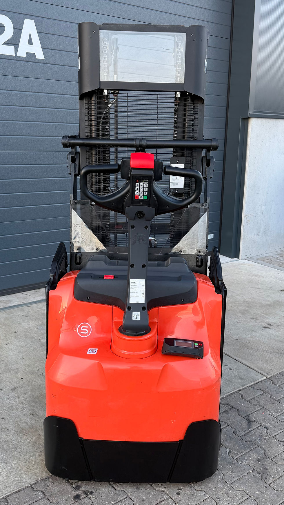 Thumbnail: BT Toyota SWE120XR Stapelaar met uitschuifmast (reach) 4,15M HH