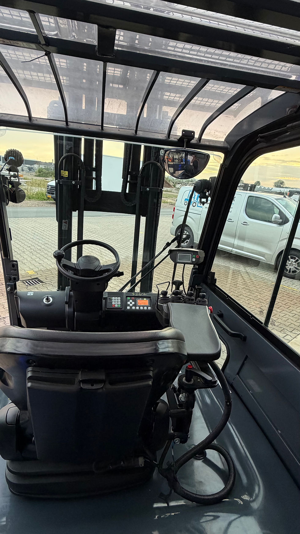 Thumbnail: Toyota 8FBMT30 3000kg 3.3M HH 2020 Hydr vorkensteller Bouwjaar: 2020