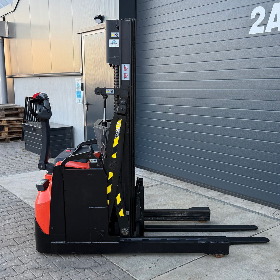 Thumbnail: BT Toyota SWE120XR Stapelaar met uitschuifmast (reach) 4,15M HH
