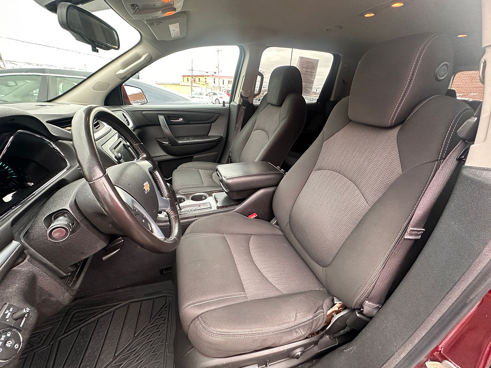 Thumbnail: 2015 Chevy Traverse LT