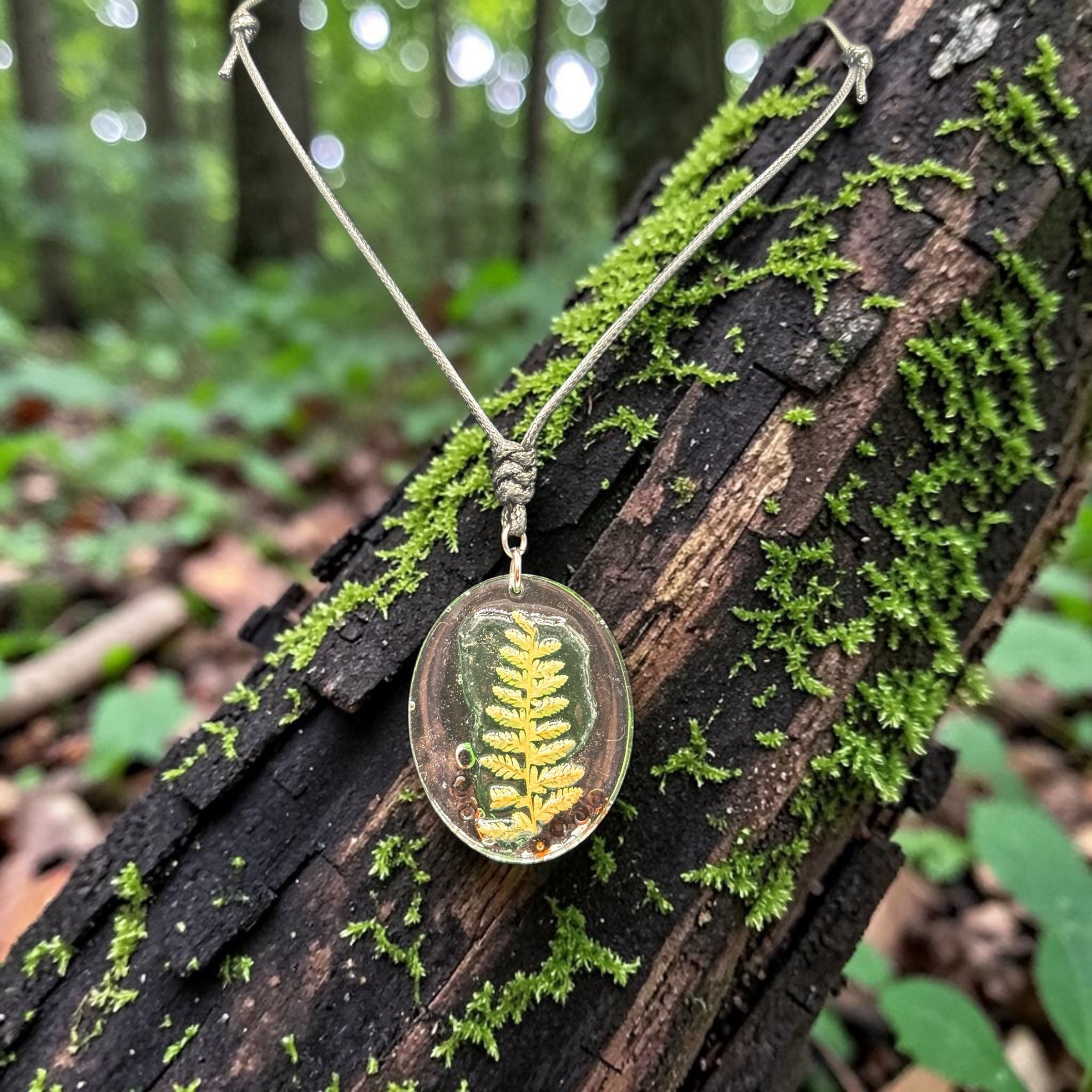 Necklace Green Glass Fern/Beads NNG7