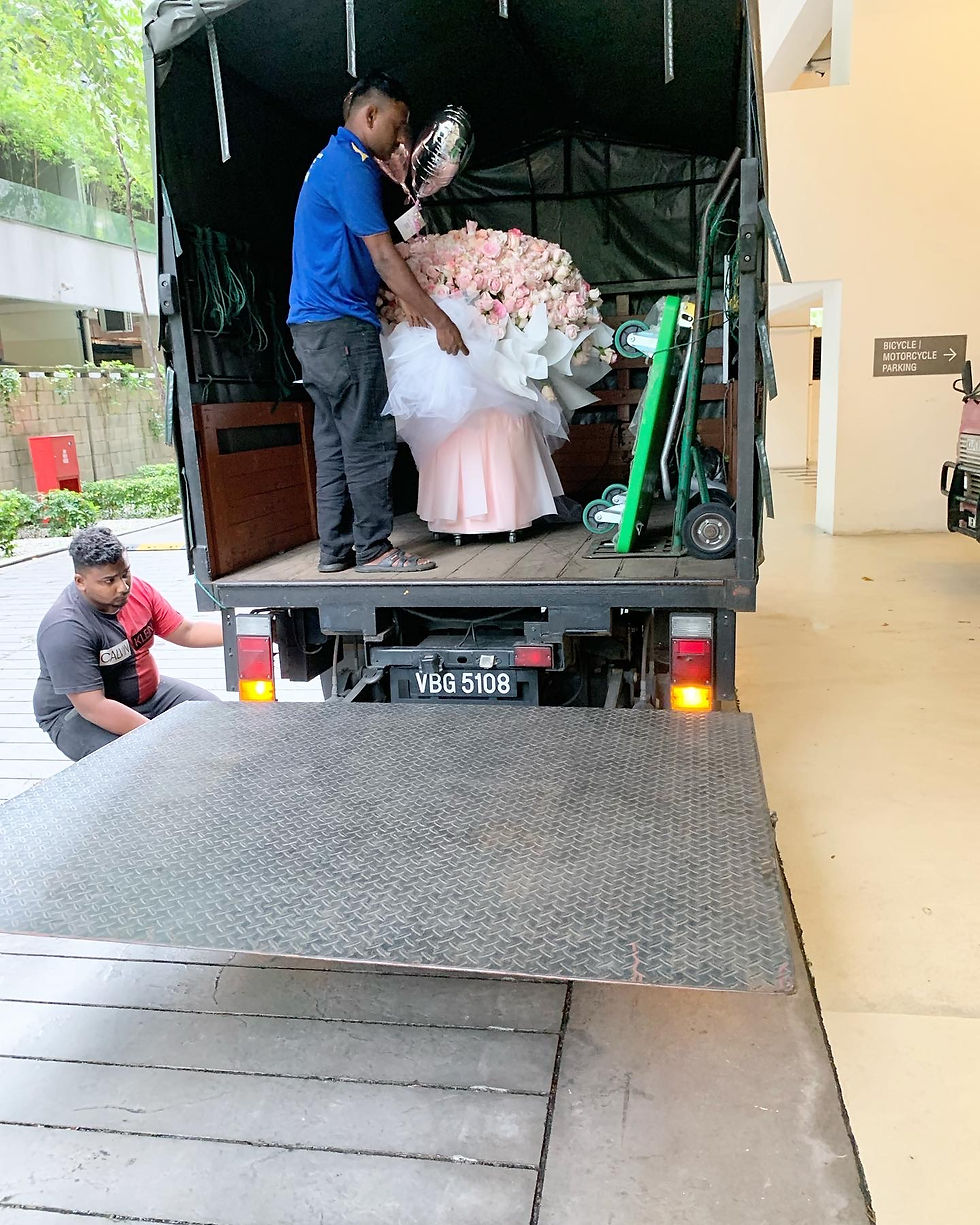 Thumbnail: 999 Love Proposal Rose Giant Bouquet 999 러브 프로포즈 장미 거대 꽃다발