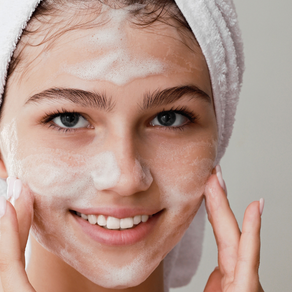 5-Minute Skincare Routine for Teens and Young Women: Fast Tips for Clear, Acne-Free Skin!