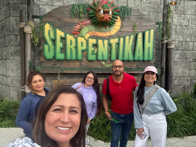 ViveMasViajandoByFraveo participó en un FAM al parque de diversiones Aztlán , en Chapultepec.