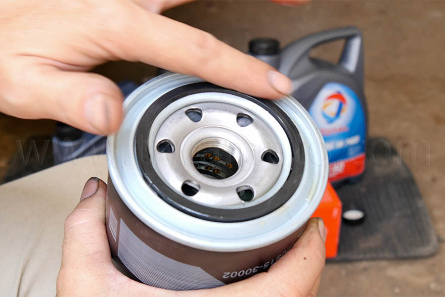 オイルフィルターガスケットに、オイル塗布
