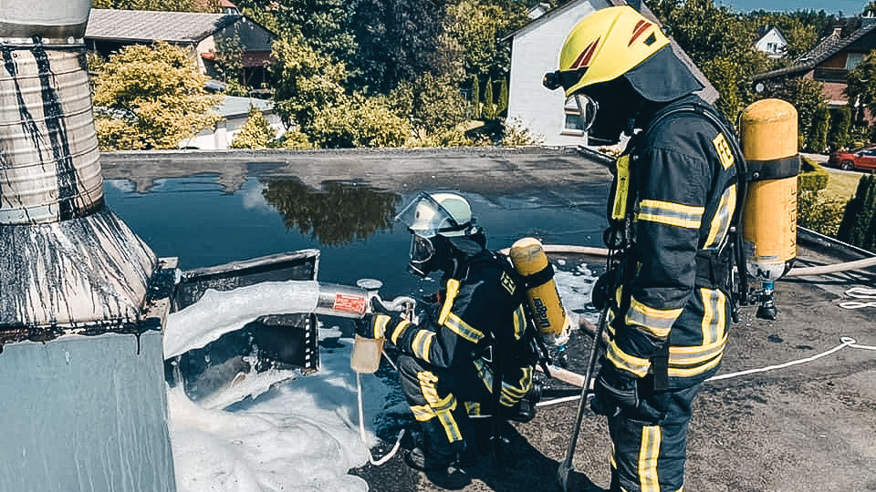 Einsatz Nr. 14 B2, brennt Dunstabzugshaube auf Dach! 🔥👩‍🚒
