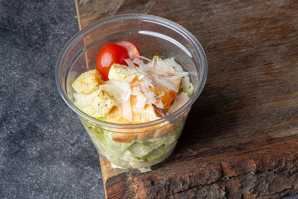 Caesari salat lõhega