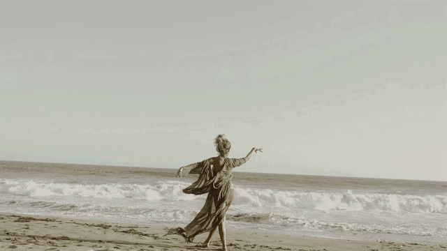 QUIN - THINKIN BOUT U COLOR_YOUTUBE ( 04.11.23 )-Animated Image (Large).gif