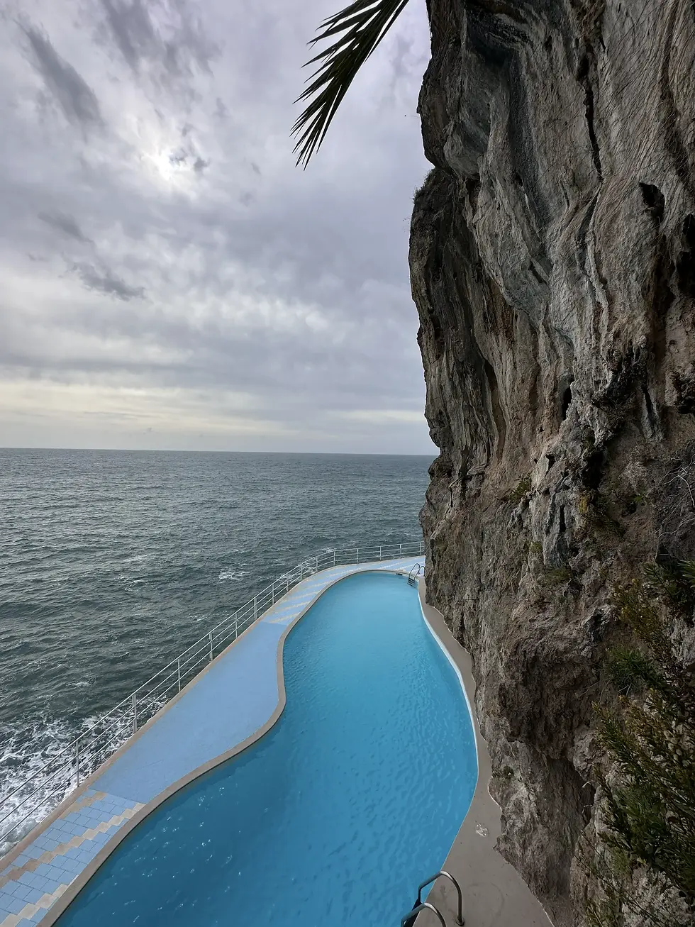 pool-mas-winter-day-amalfi-coast.webp