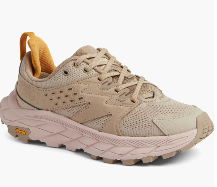 Spring Sneakers: Pink and Peach are the New Black! 🌸👟