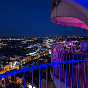 Atemberaubende Aussicht von dem Balkon der Royal Sky Suite , einer der Design Appartements der Sky Appartements Hotelturm. Der Ideale Ort um bei einer Städtereise in Augsburg oder einfach nur so mal seinen Blick entspannt über die historische Fuggerstadt schweifen zu lassen .