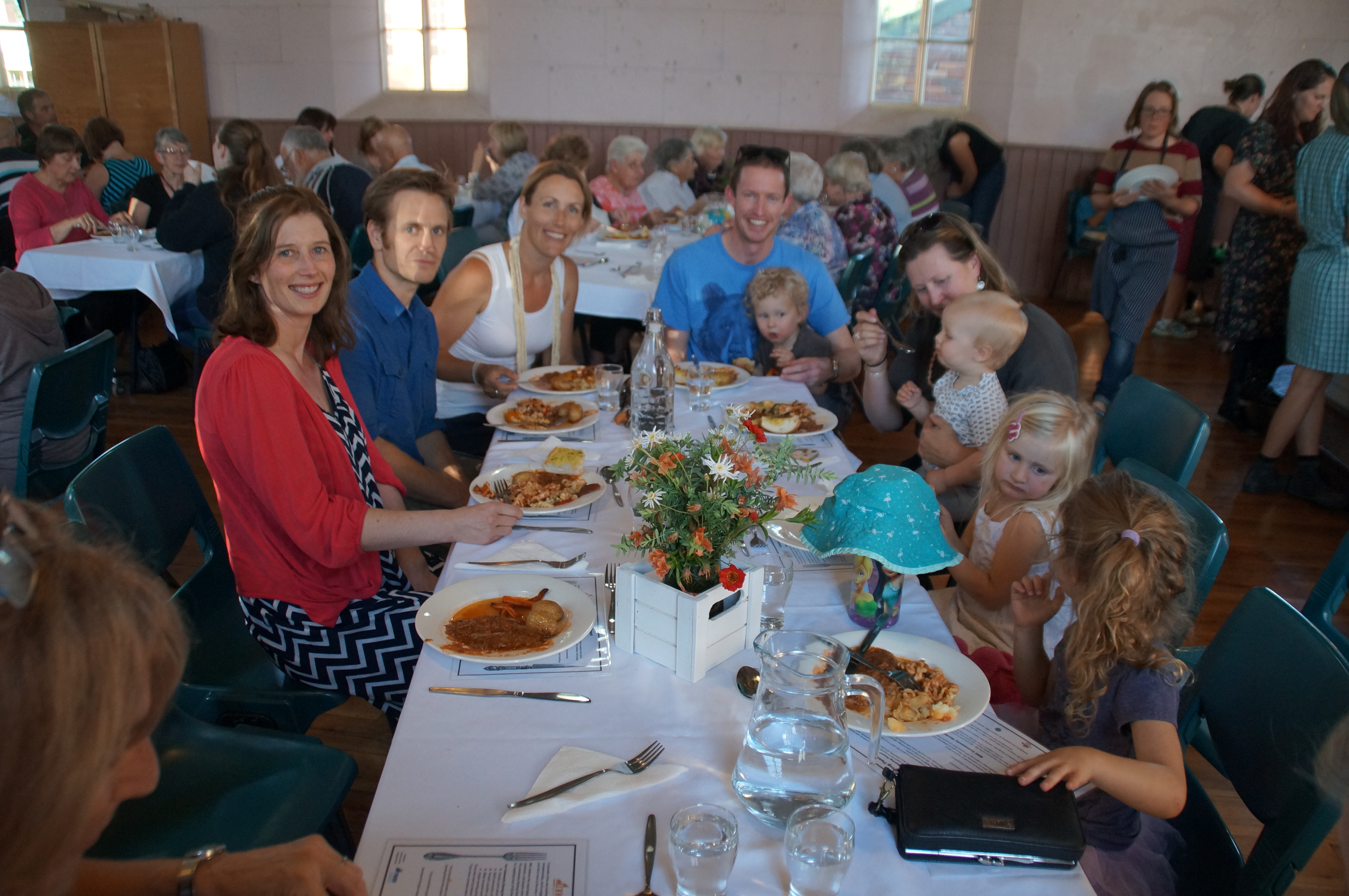 Sharing feast guests Quercus