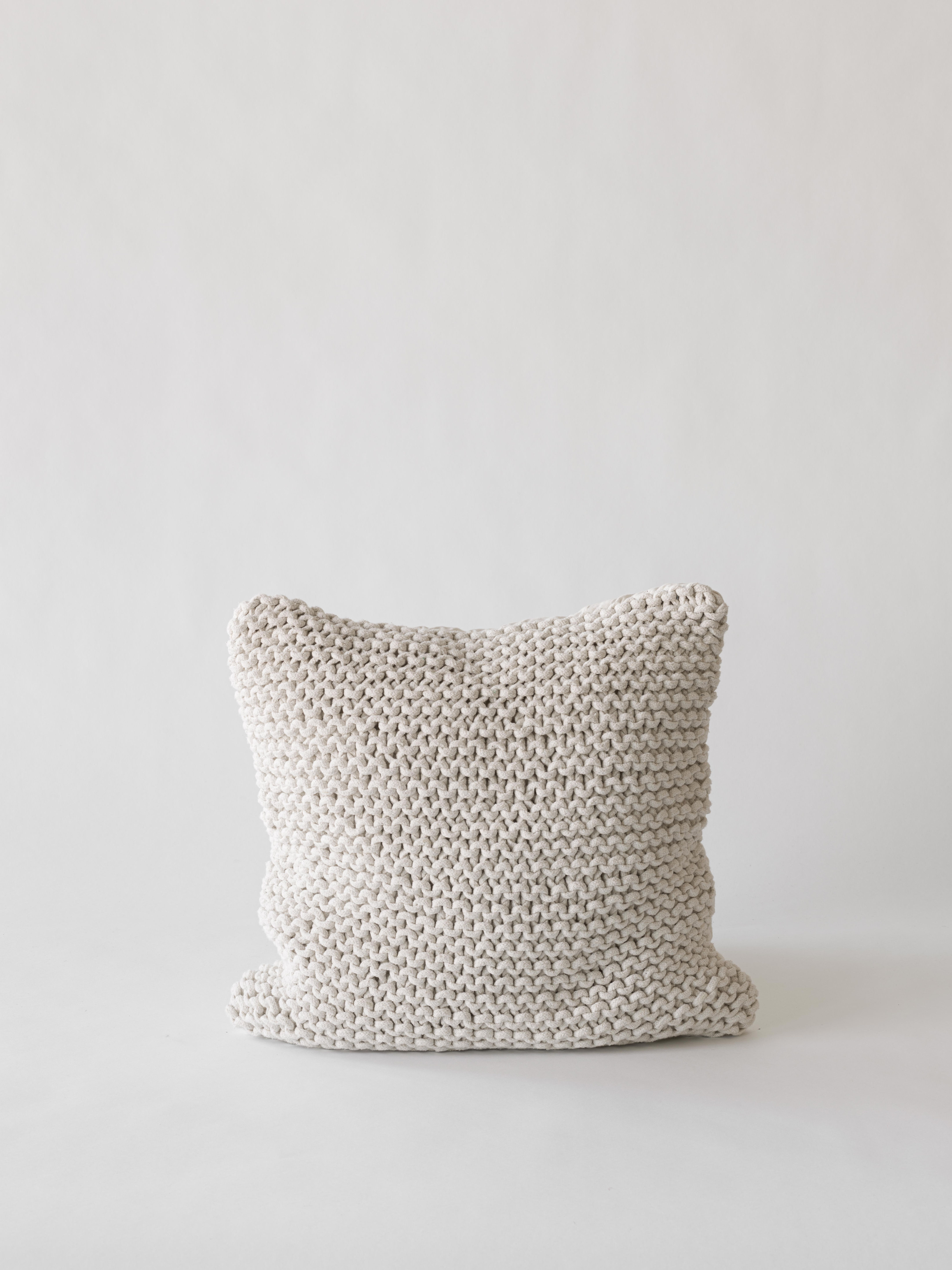 COUSSIN TRICOTE