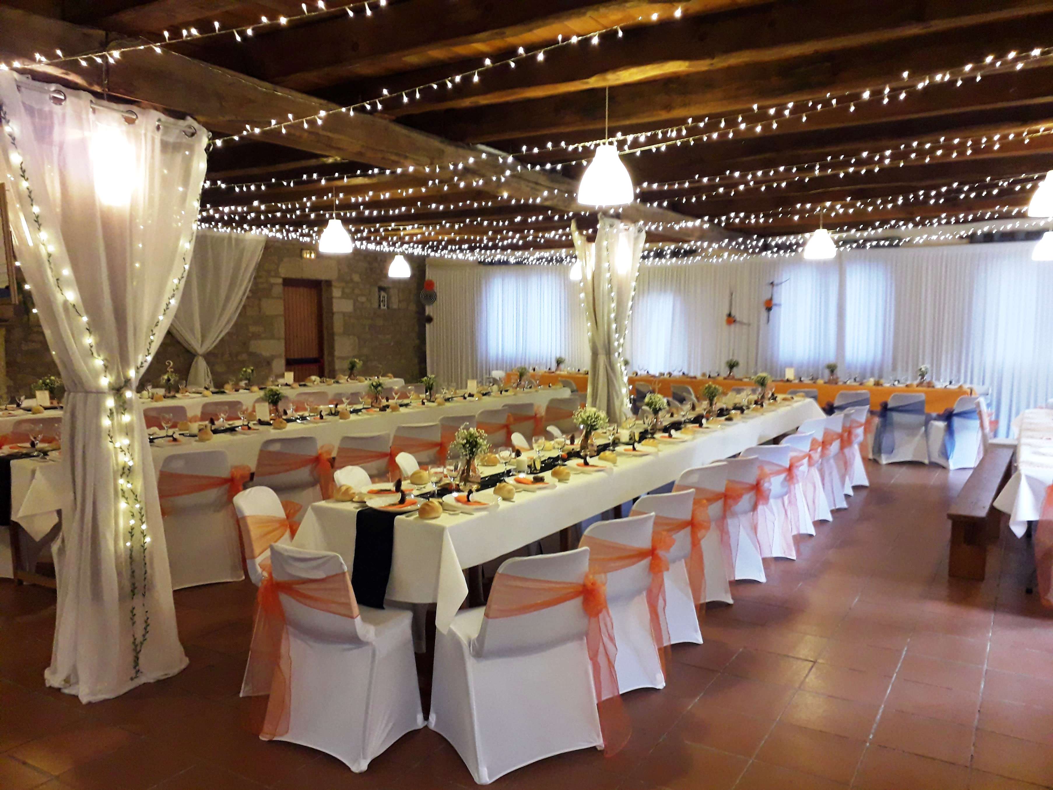 Orange, Bleu marine, Bois et Blanc