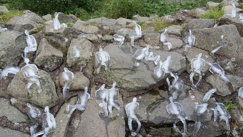 minimum monument by Néle Azevedo