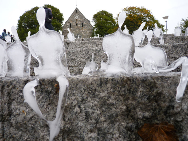 minimum monument by Néle Azevedo