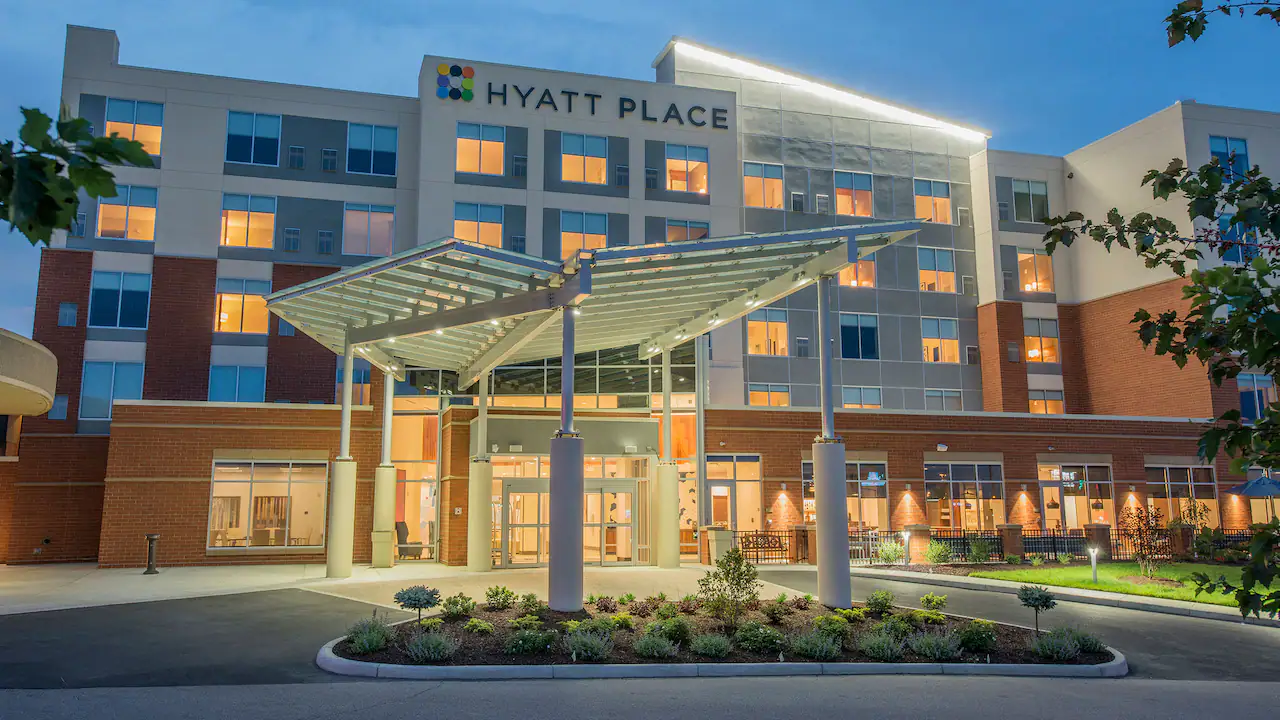 Hyatt-Place-Cincinnati-Sharonville-Convention-Center-P028-Exterior-Night.16x9.webp