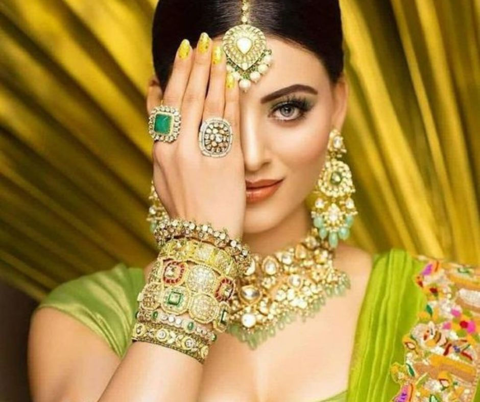Urvashi rautela, rishabh pant, jewellery styles of urvashi rautela, earrings of urvashi rautela, urvashi rautela in australia, trending, south indian jewels