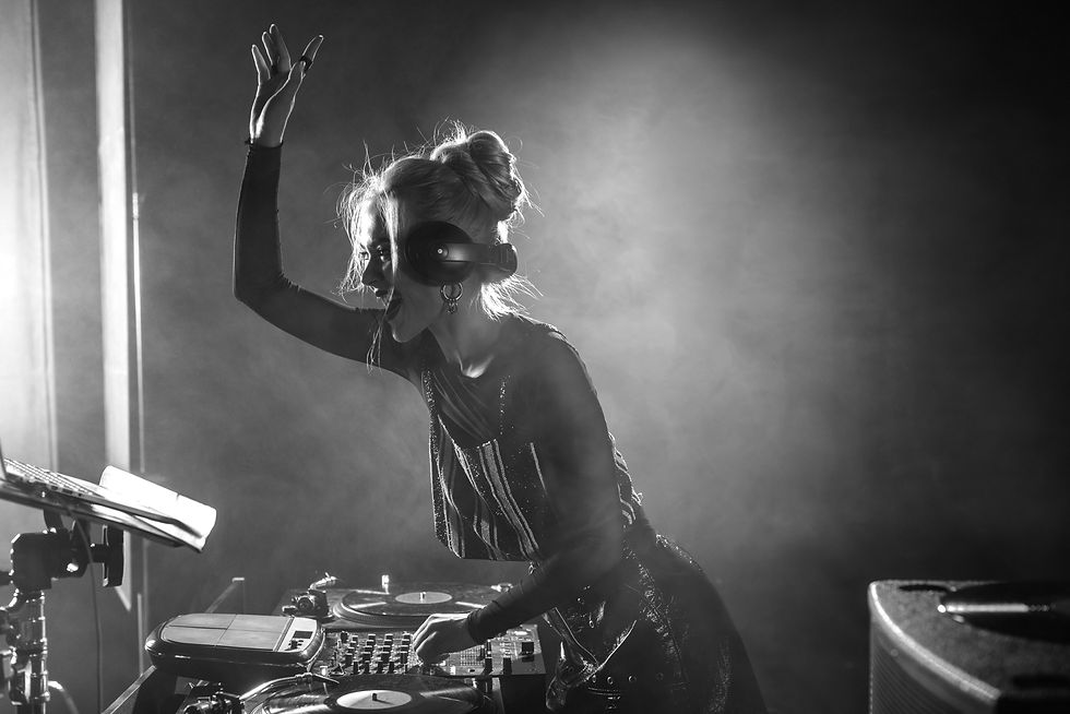 DJ