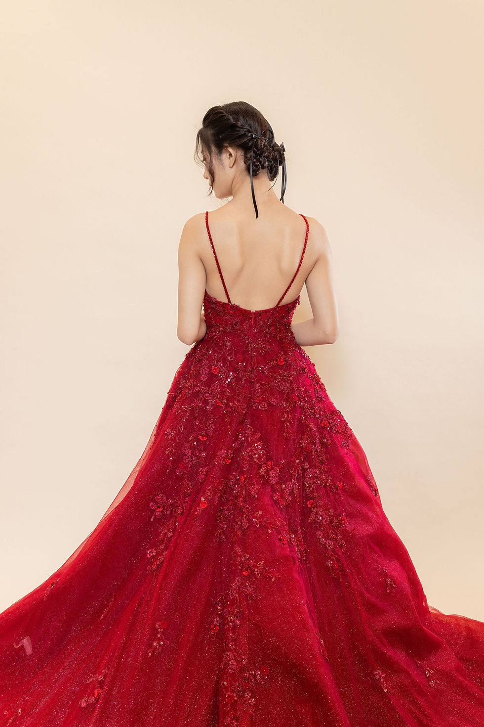 Thumbnail: Yuna in Straps (Red)