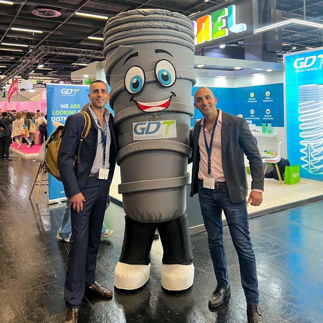 2 dentists, men, posing with Smilix infront of the GDT booth - IDS Cologne 2025