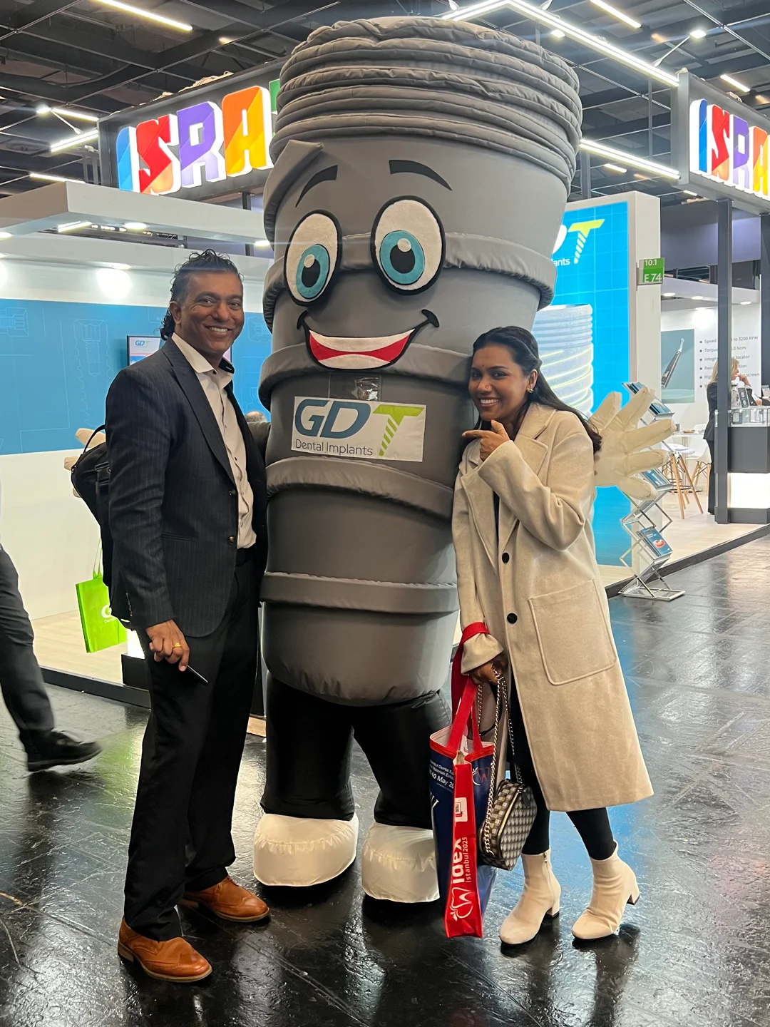 Couple posing with Smilix infront of the GDT booth - IDS Cologn