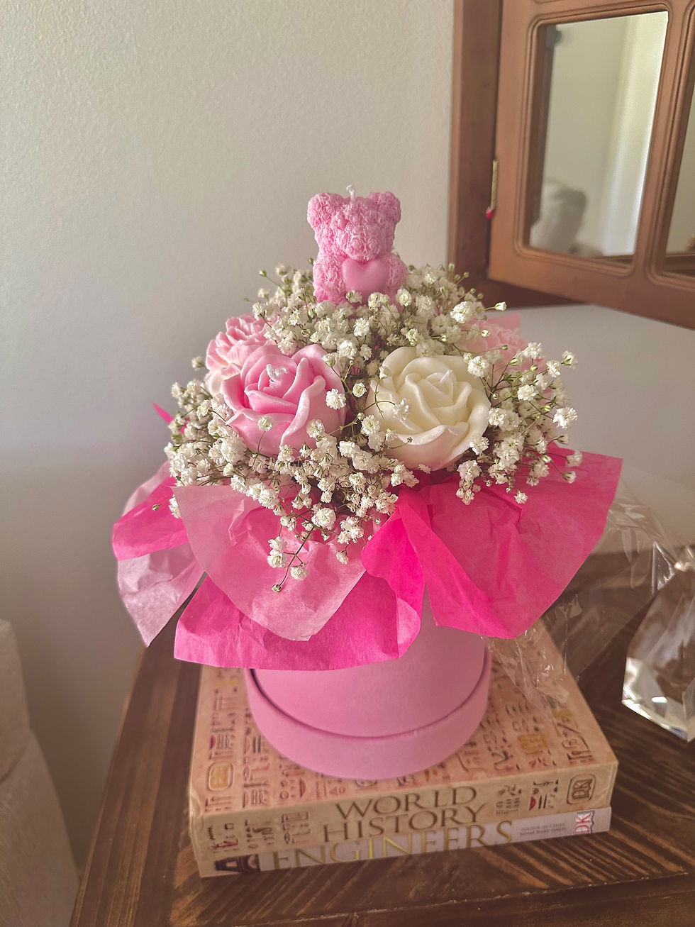 Thumbnail: Candle-Flower bouquet Gift Box