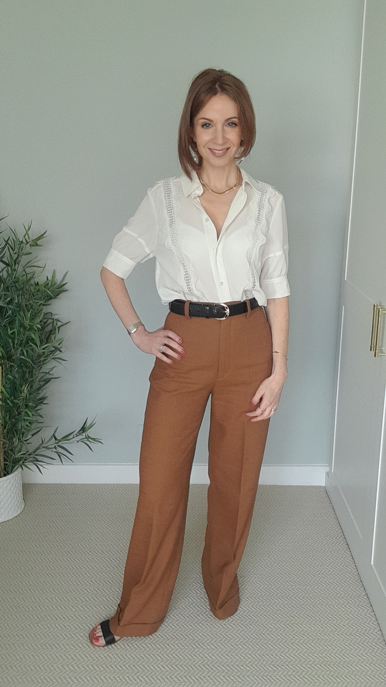 Keren Beaumont in summer business style