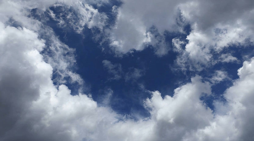 cielostudio_dramatic_cobalt_blue_sky_with_volumetric_white_cl_2a53ae58-ddc5-4595-8e26-1fed