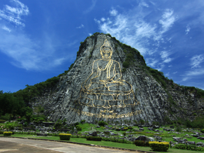 VIDEO SUR LE BUDDHA DORE PROCHE DE PATTAYA...