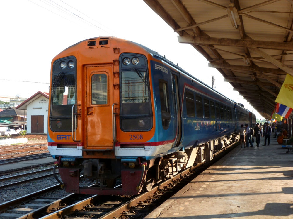 LE TRAIN DE NUIT DE BANGKOK A CHIANG MAI...