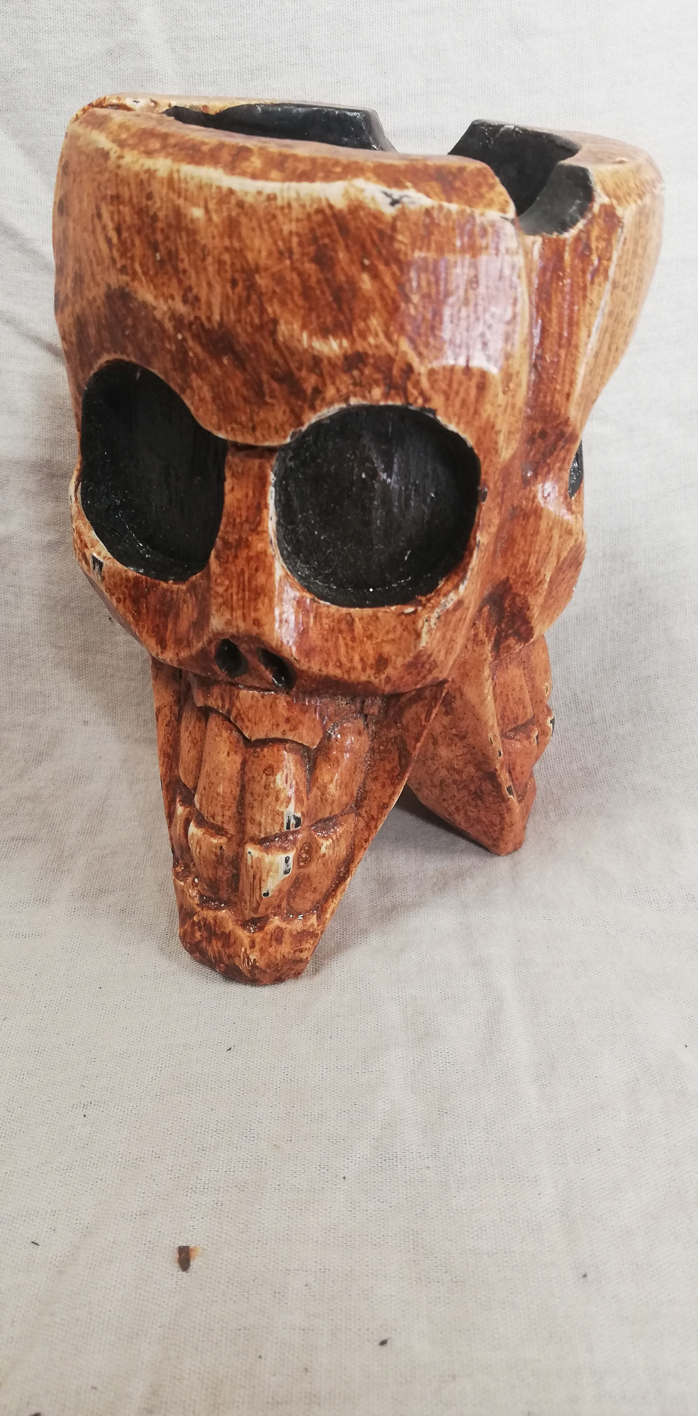 tete de mort en bois d albesia 15 cm cendrier 3 têtes