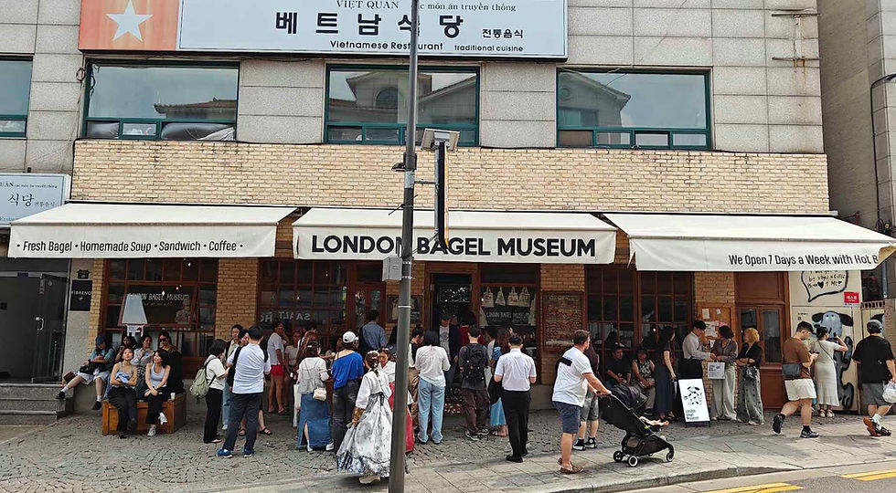 london bagel museum in seoul, with people waiting