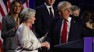 Trump nombra jefa de Gabinete a Susie Wiles, arquitecta de su campaña y primera mujer en ocupar el cargo