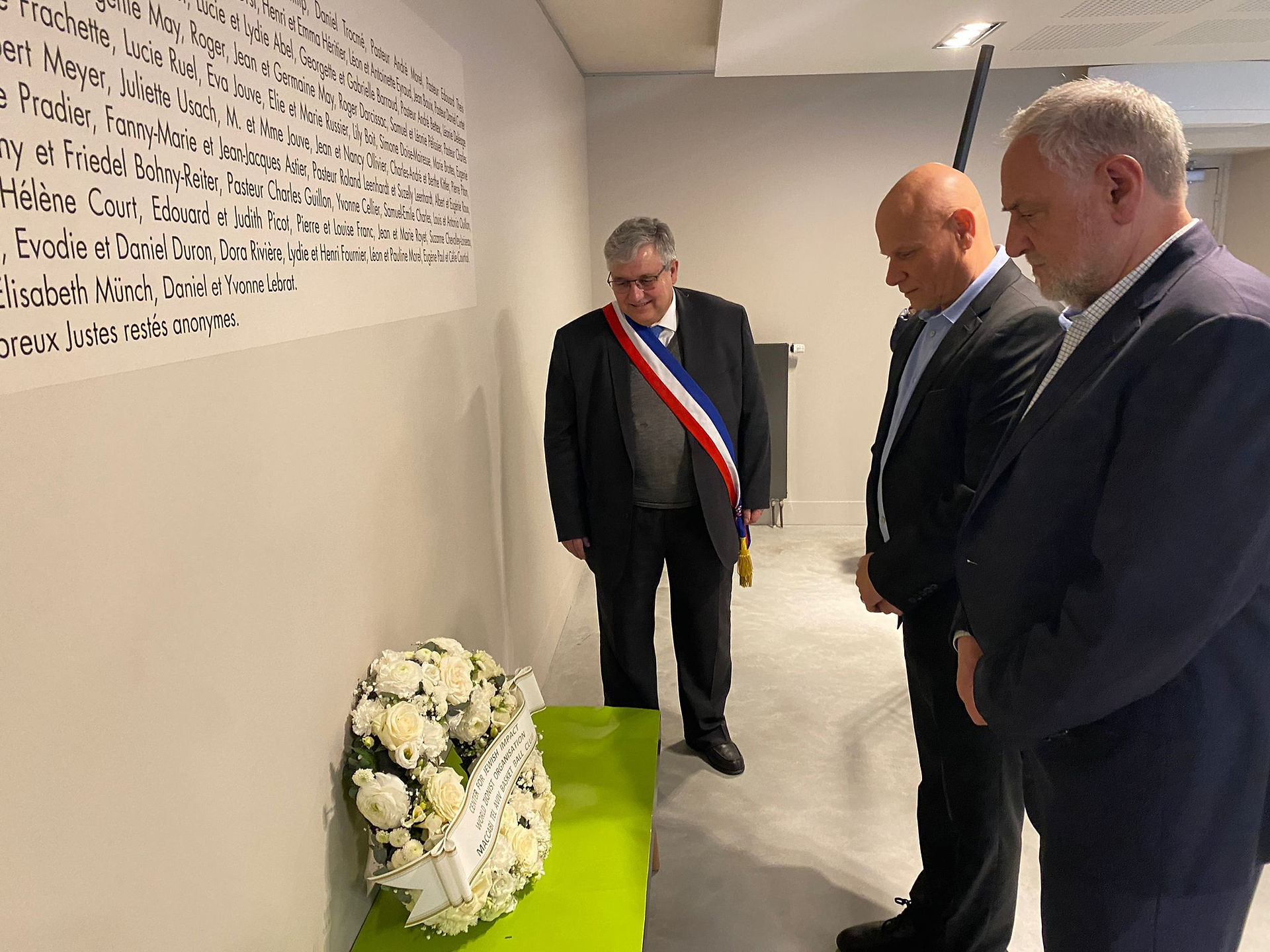 With the Mayor of Le Chambon placing a flower wreath.