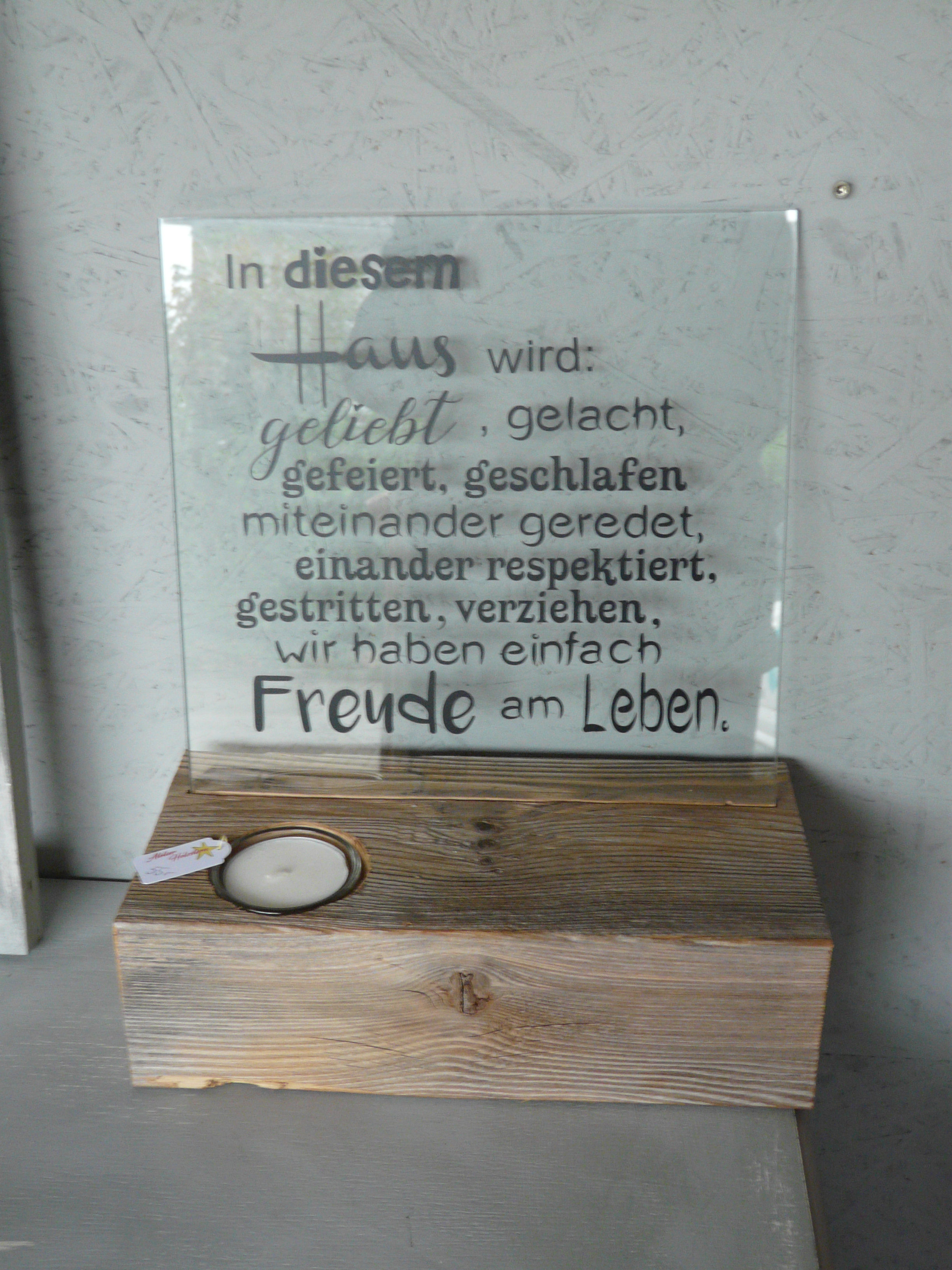 Altholz Balken mit Spruch Glasscheibe und Kerzenglas