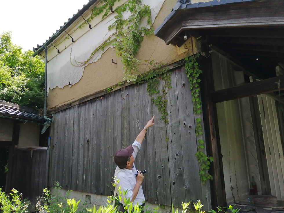 火事の際には腰板に金具を引っかけて土壁から引っぺがして蔵を守ったという